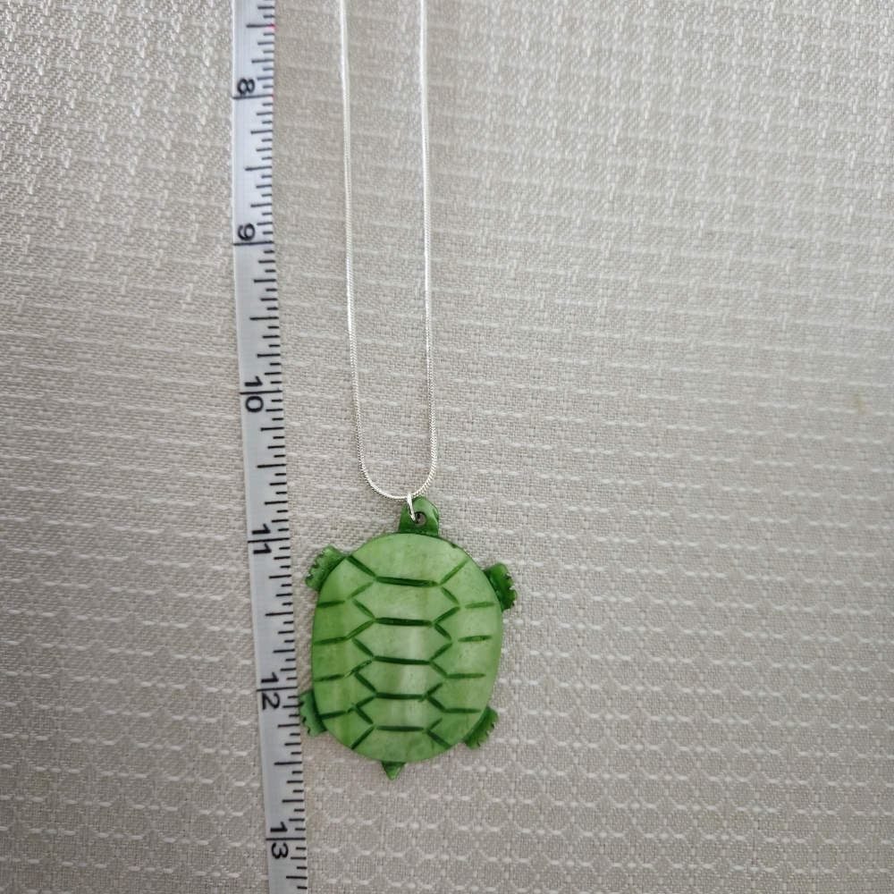 Shell Turtle Necklace - Picture 9 of 12